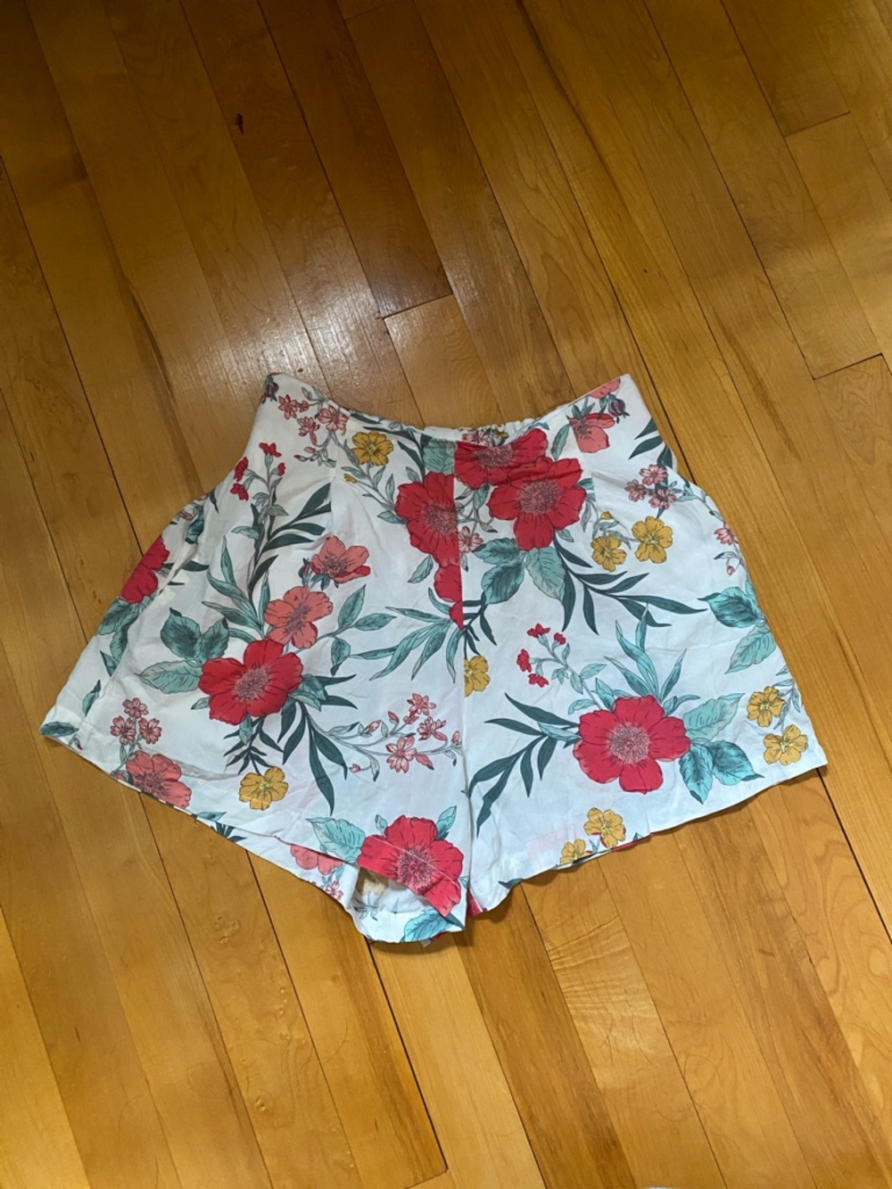 Z supply resort  Floral White High-Waist Women’s Shorts small